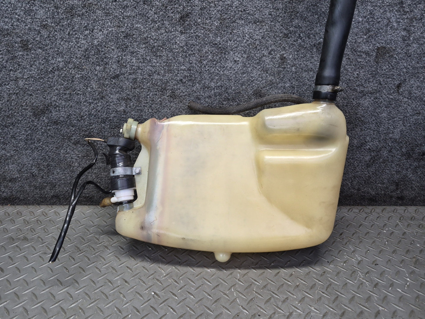 1978-1986 Porsche 928 S Windshield Washer Fluid Reservoir Bottle Tank W/ Pump