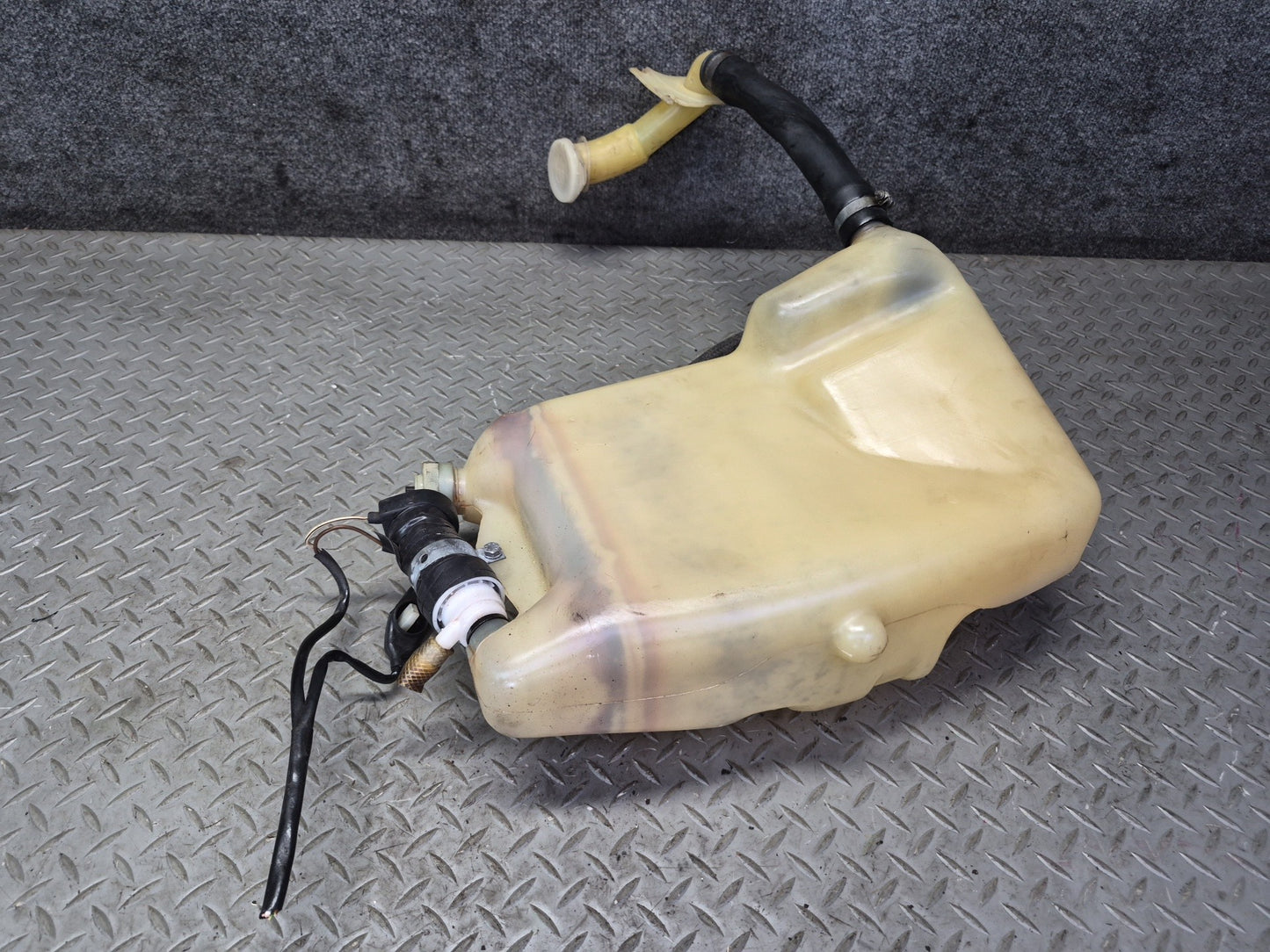 1978-1986 Porsche 928 S Windshield Washer Fluid Reservoir Bottle Tank W/ Pump