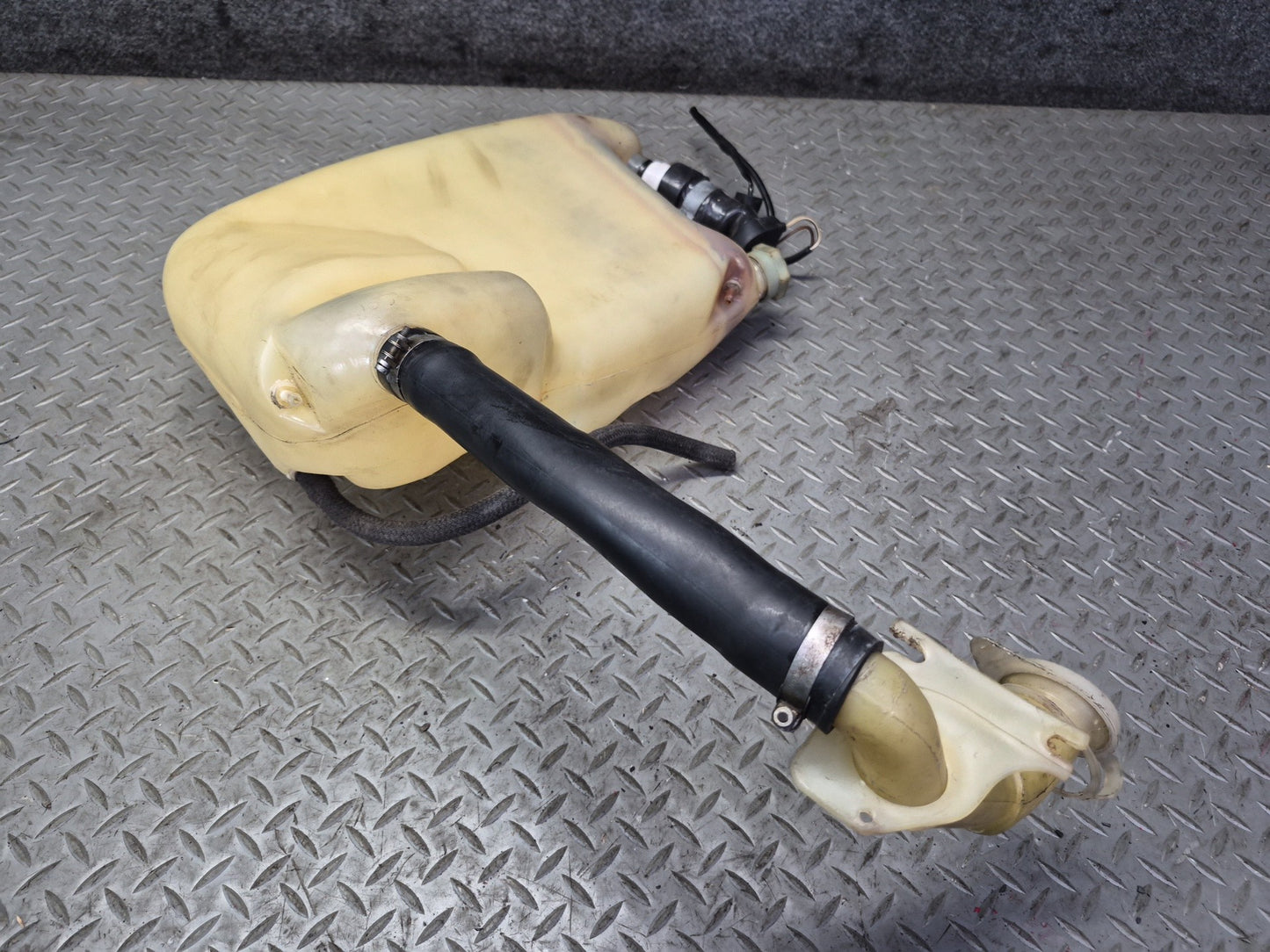 1978-1986 Porsche 928 S Windshield Washer Fluid Reservoir Bottle Tank W/ Pump