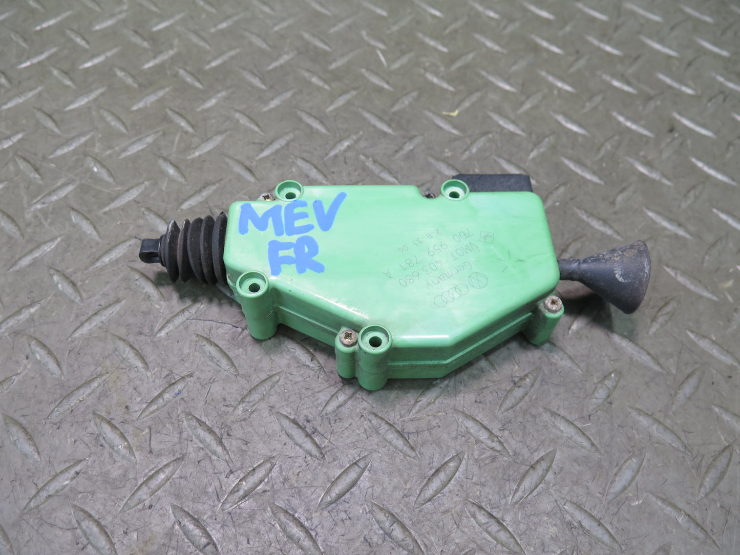 97-03 VW Eurovan T4 Door Lock Central Locking Motor Actuator 7D0959781A OEM