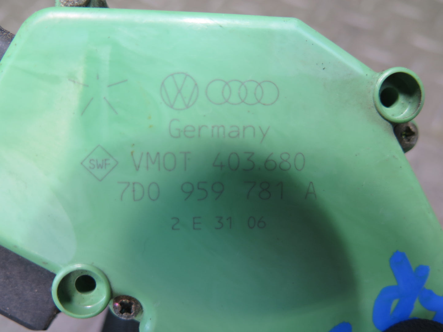 97-03 VW Eurovan T4 Door Lock Central Locking Motor Actuator 7D0959781A OEM