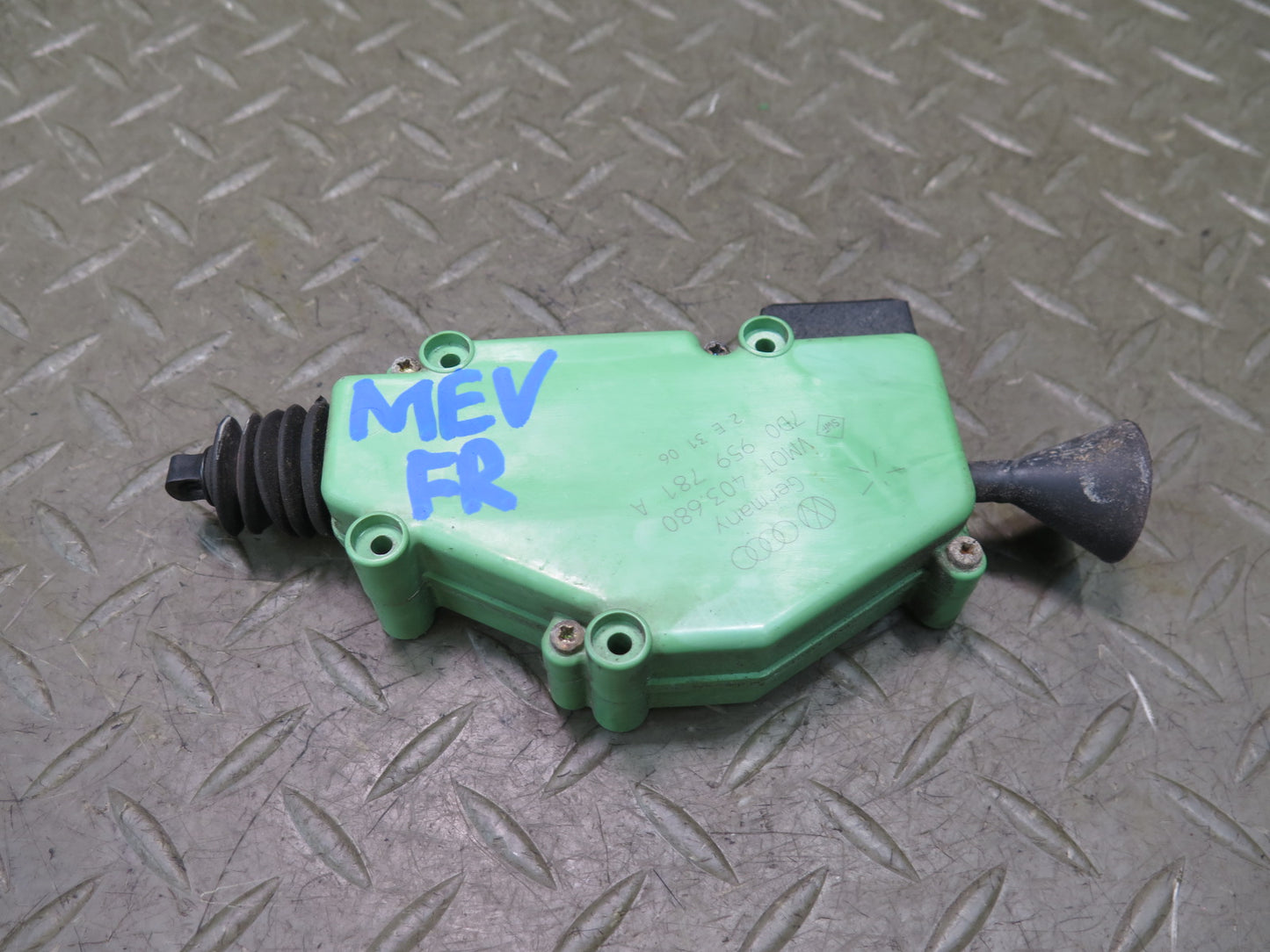 97-03 VW Eurovan T4 Door Lock Central Locking Motor Actuator 7D0959781A OEM