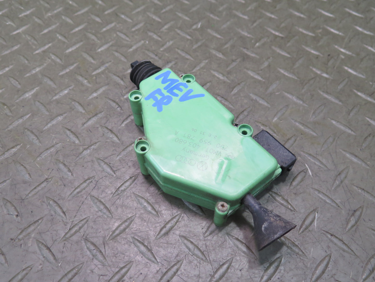 97-03 VW Eurovan T4 Door Lock Central Locking Motor Actuator 7D0959781A OEM