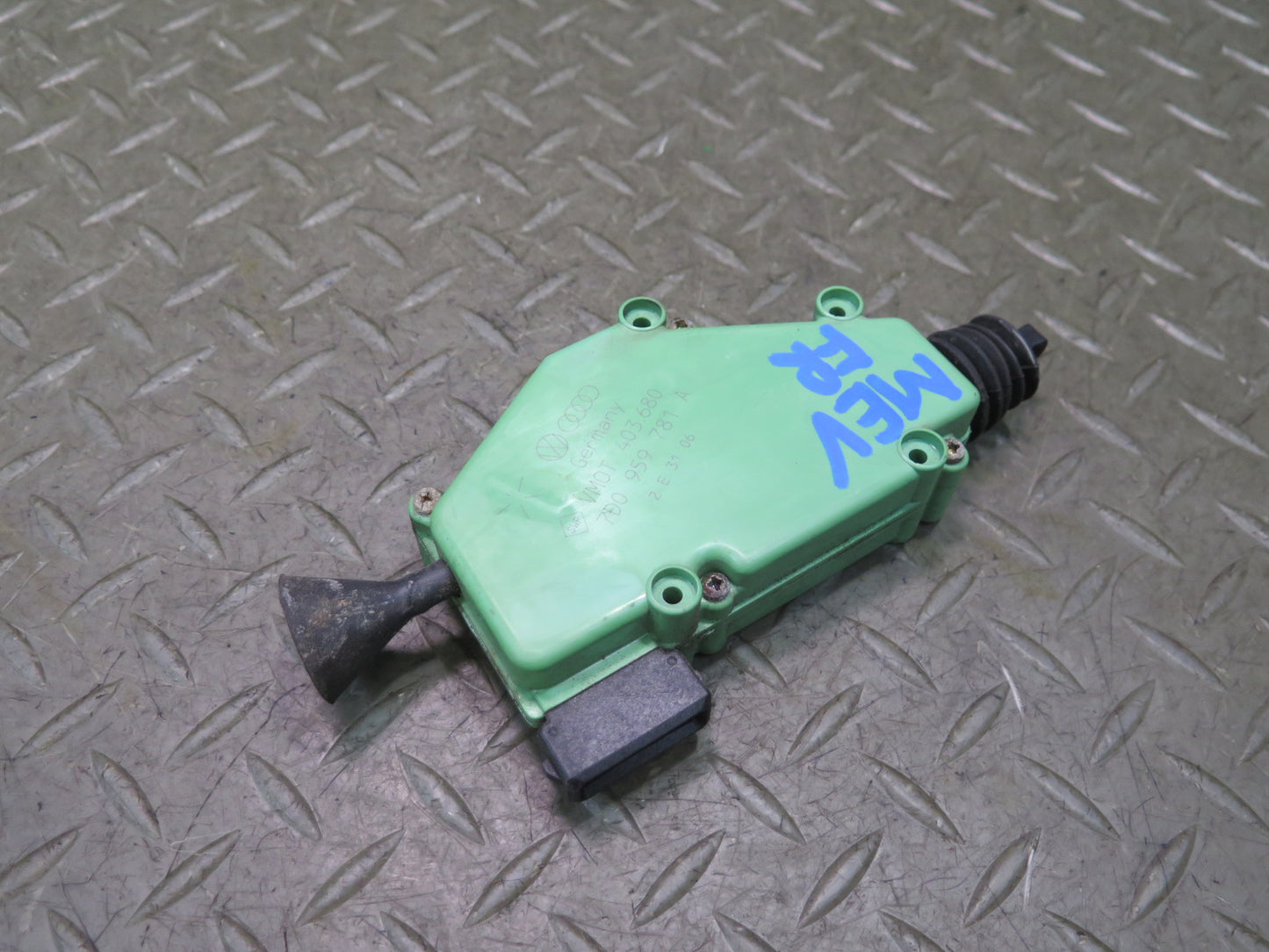 97-03 VW Eurovan T4 Door Lock Central Locking Motor Actuator 7D0959781A OEM