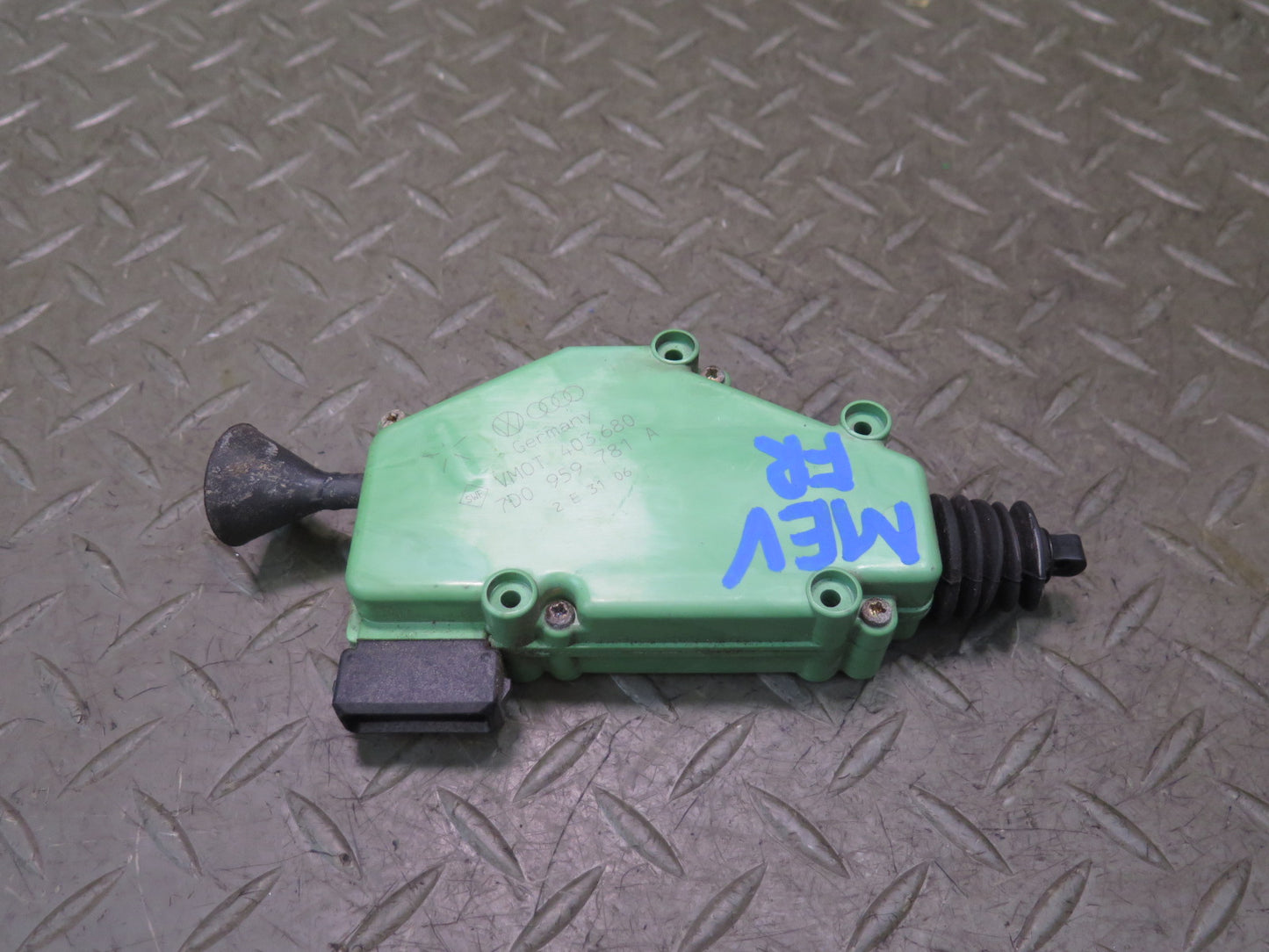 97-03 VW Eurovan T4 Door Lock Central Locking Motor Actuator 7D0959781A OEM