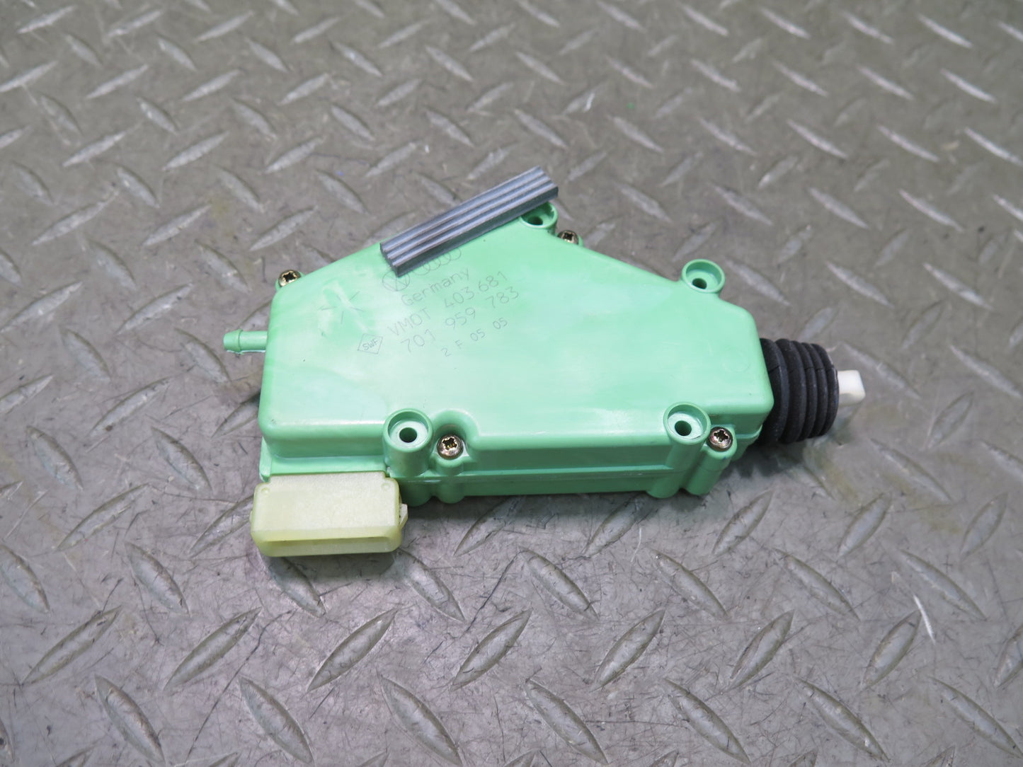 97-03 VW Eurovan T4 Rear Door Lock Central Locking Motor Actuator 701959783 OEM