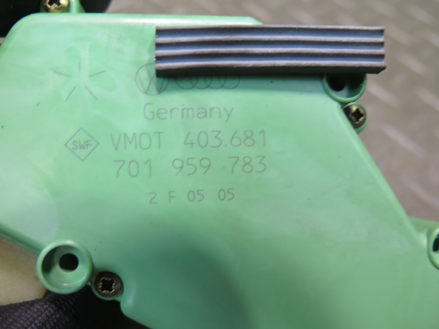 97-03 VW Eurovan T4 Rear Door Lock Central Locking Motor Actuator 701959783 OEM