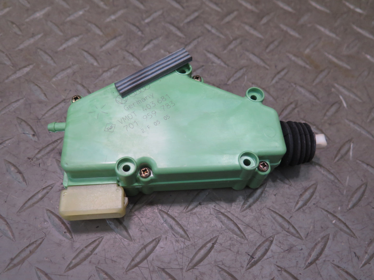 97-03 VW Eurovan T4 Rear Door Lock Central Locking Motor Actuator 701959783 OEM