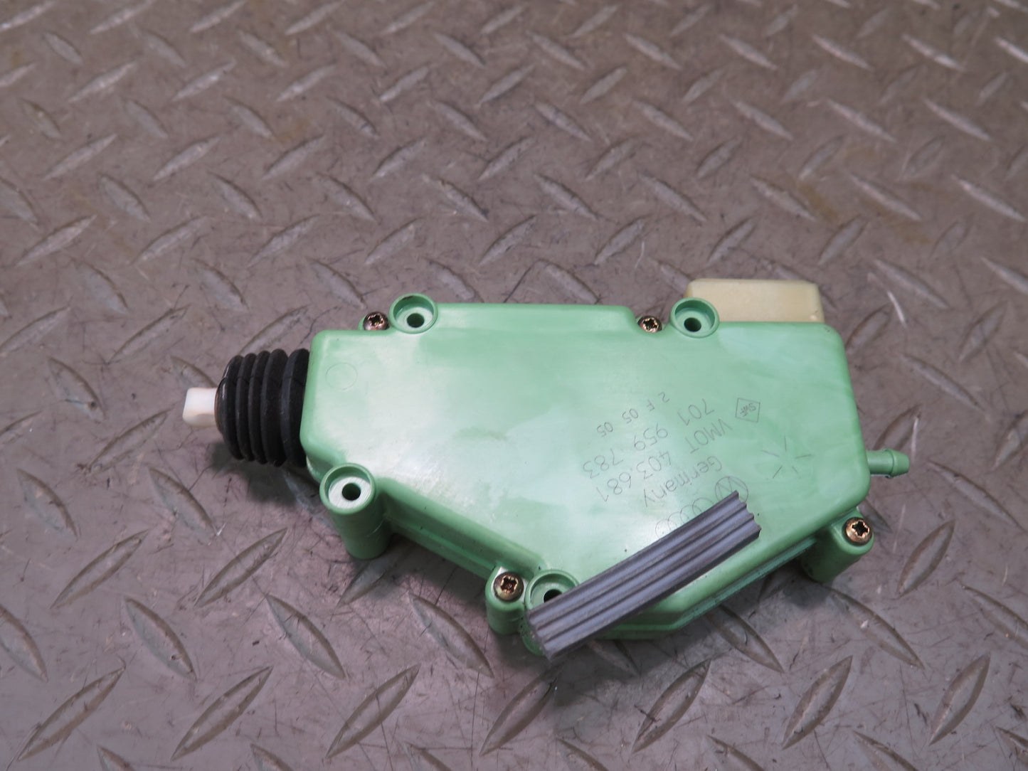 97-03 VW Eurovan T4 Rear Door Lock Central Locking Motor Actuator 701959783 OEM