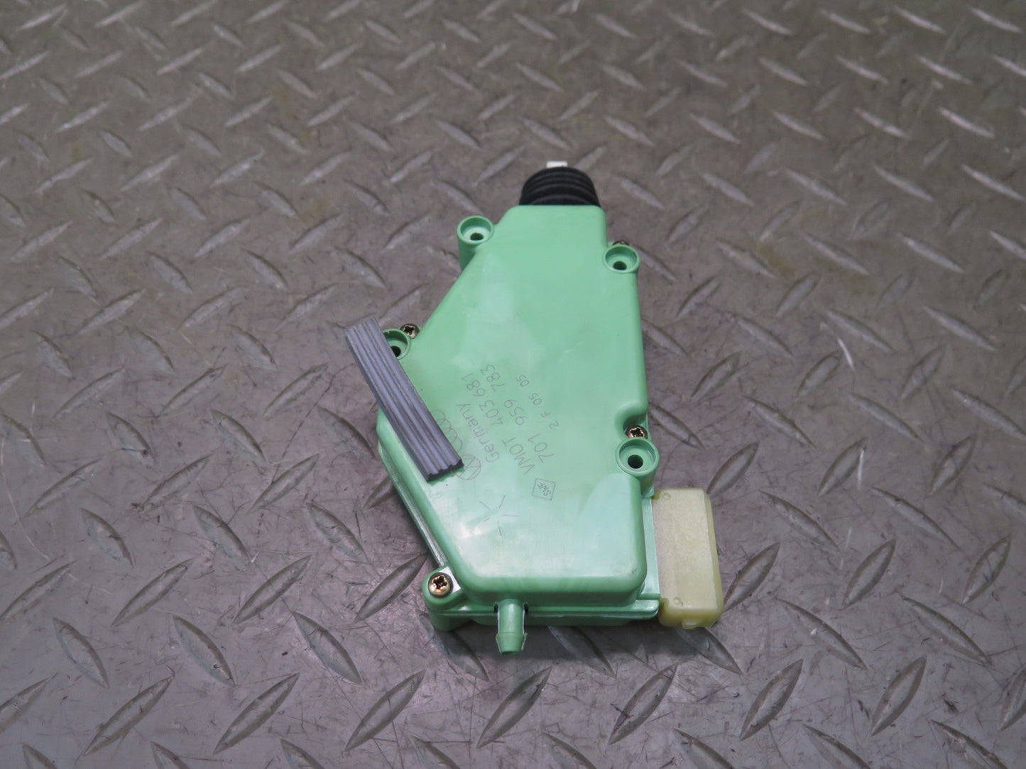 97-03 VW Eurovan T4 Rear Door Lock Central Locking Motor Actuator 701959783 OEM