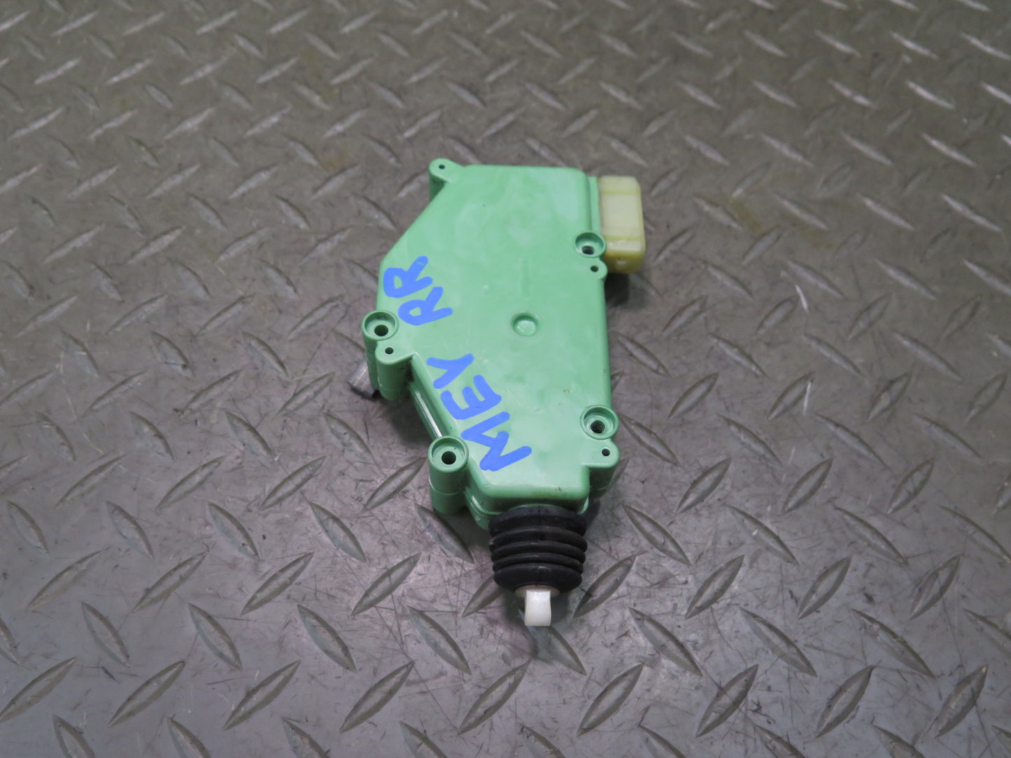 97-03 VW Eurovan T4 Rear Door Lock Central Locking Motor Actuator 701959783 OEM
