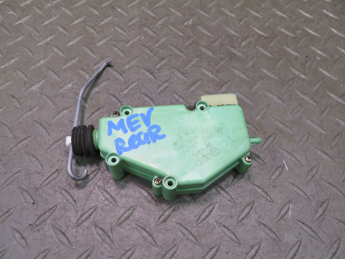97-03 VW Eurovan T4 Rear Door Lock Central Locking Motor Actuator 701959783 OEM