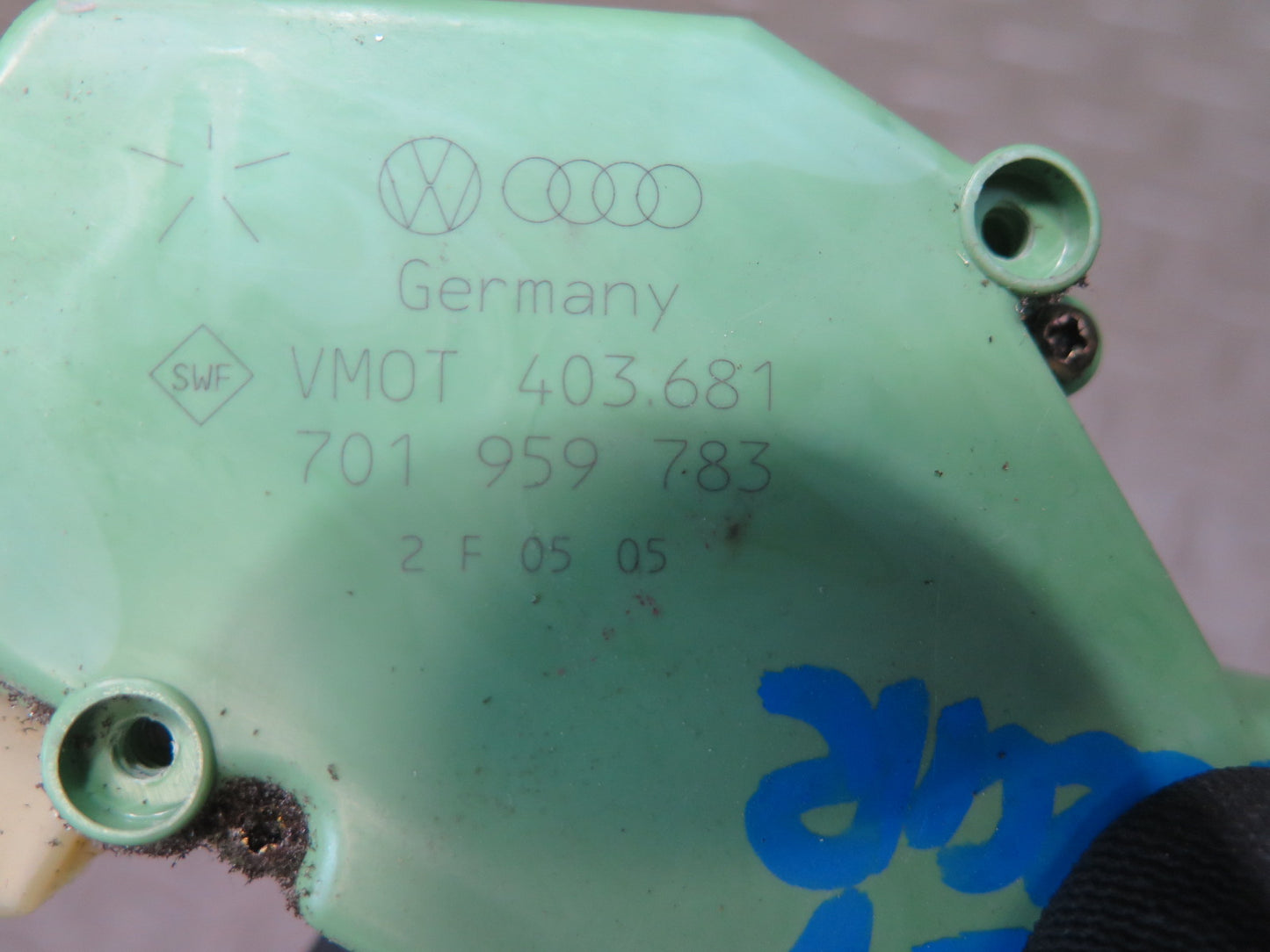 97-03 VW Eurovan T4 Rear Door Lock Central Locking Motor Actuator 701959783 OEM