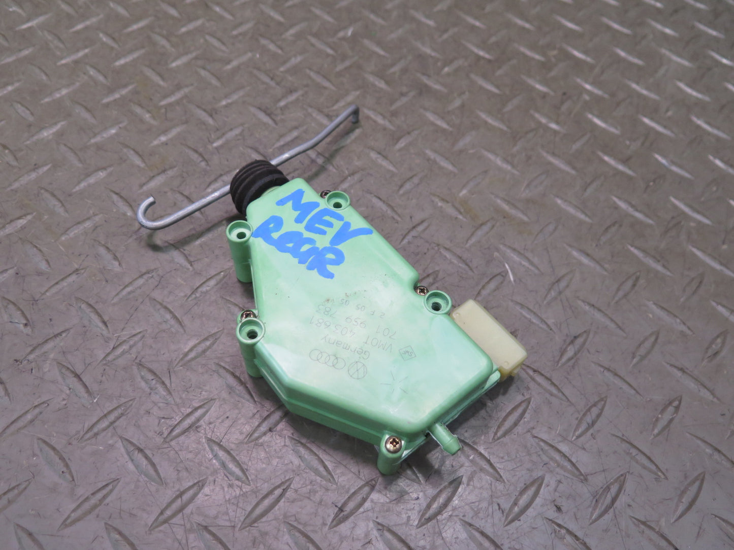 97-03 VW Eurovan T4 Rear Door Lock Central Locking Motor Actuator 701959783 OEM