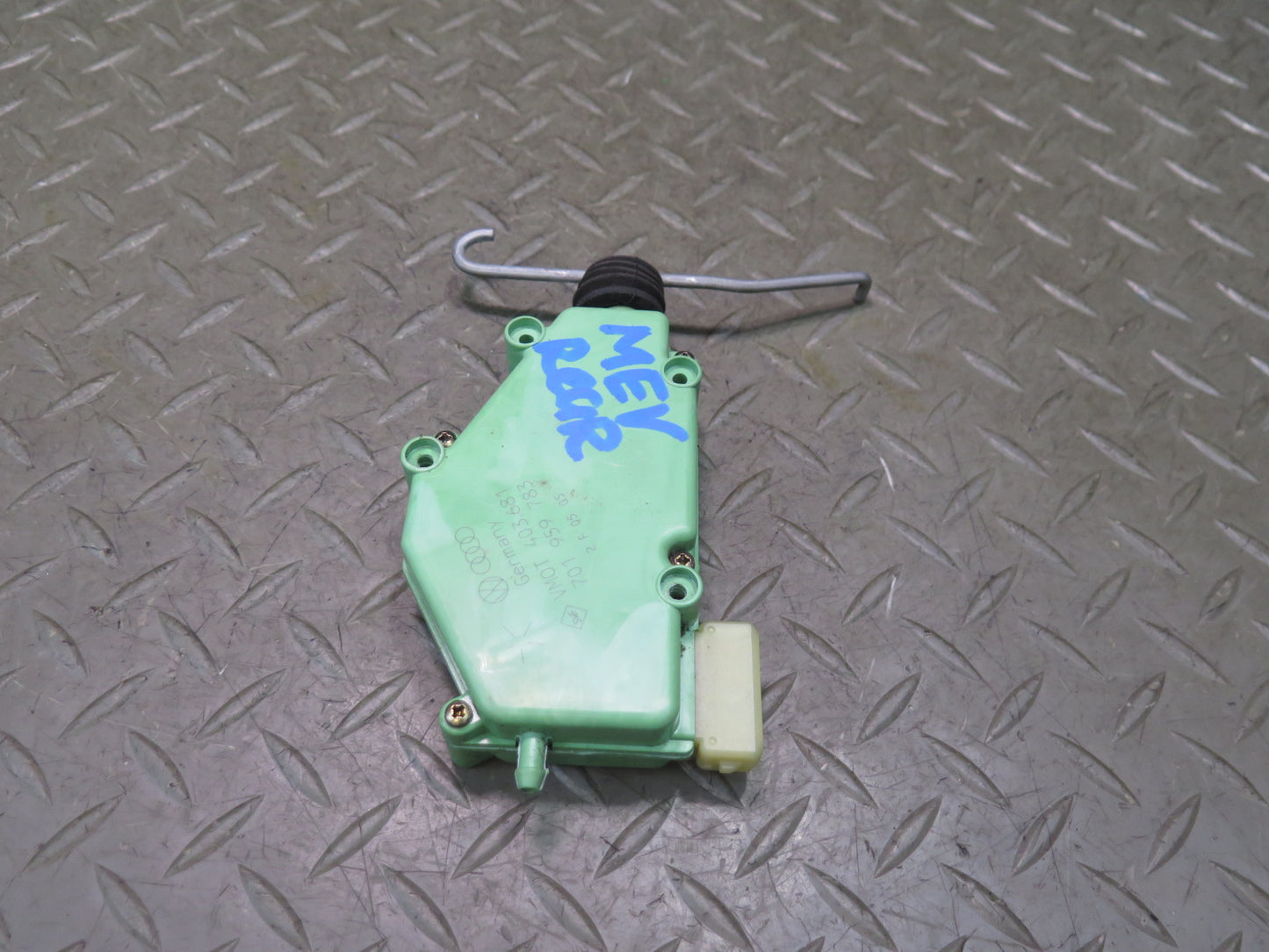 97-03 VW Eurovan T4 Rear Door Lock Central Locking Motor Actuator 701959783 OEM