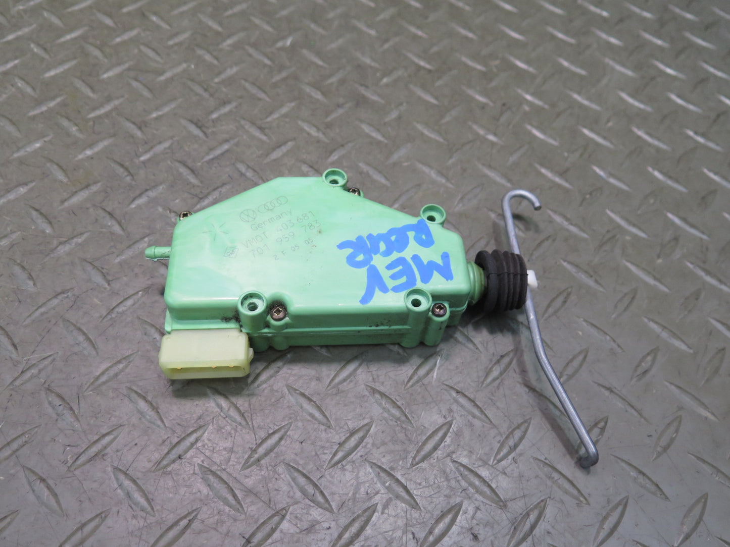 97-03 VW Eurovan T4 Rear Door Lock Central Locking Motor Actuator 701959783 OEM