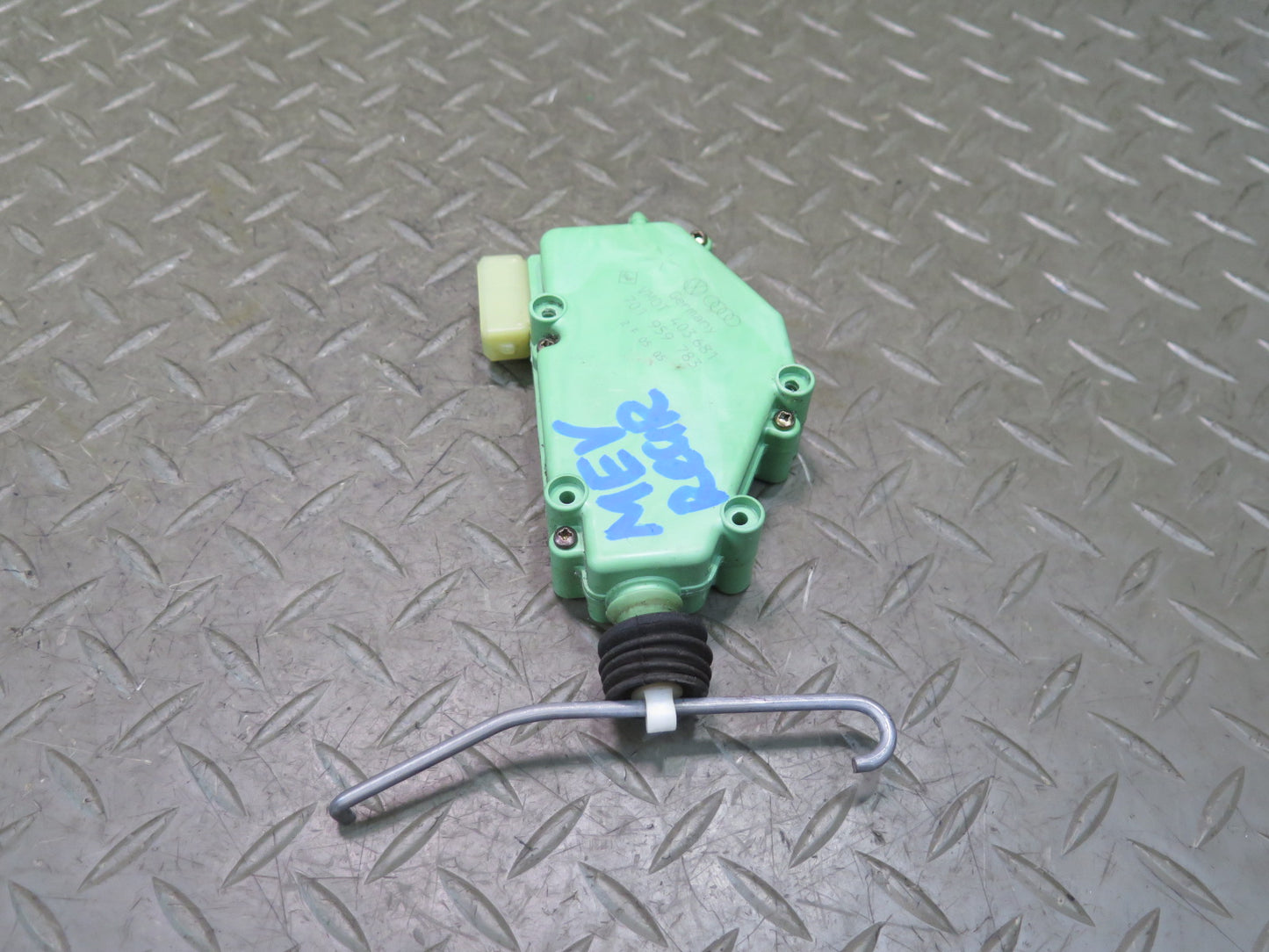 97-03 VW Eurovan T4 Rear Door Lock Central Locking Motor Actuator 701959783 OEM