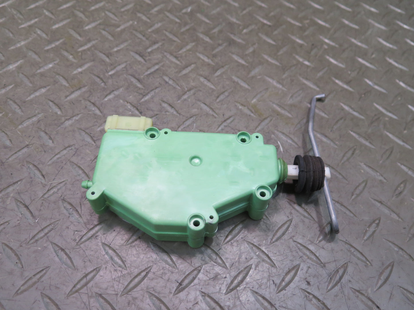 97-03 VW Eurovan T4 Rear Door Lock Central Locking Motor Actuator 701959783 OEM