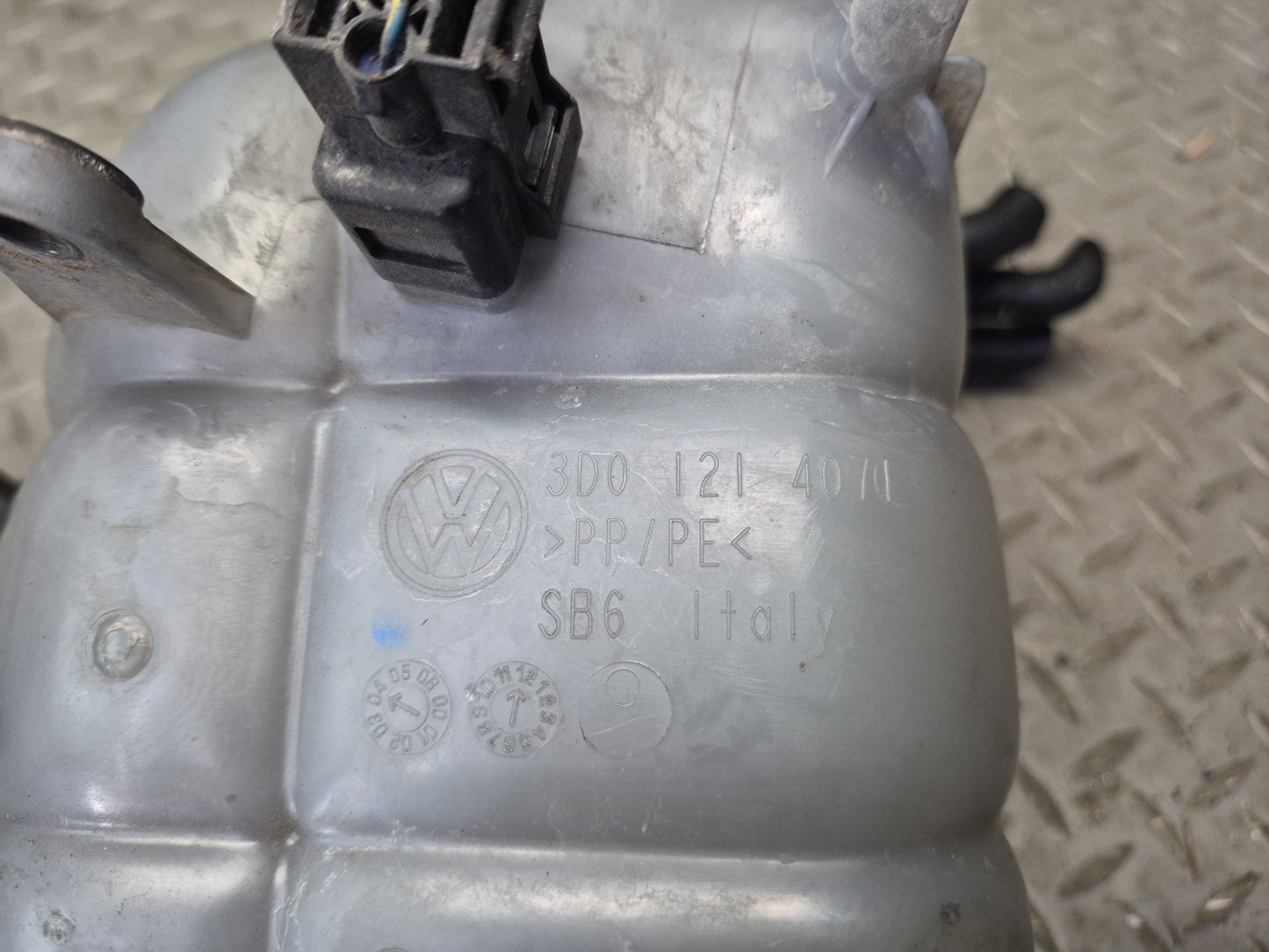 03-10 Bentley Continental GT Engine Coolant Expansion Overflow Tank 3D0121407E
