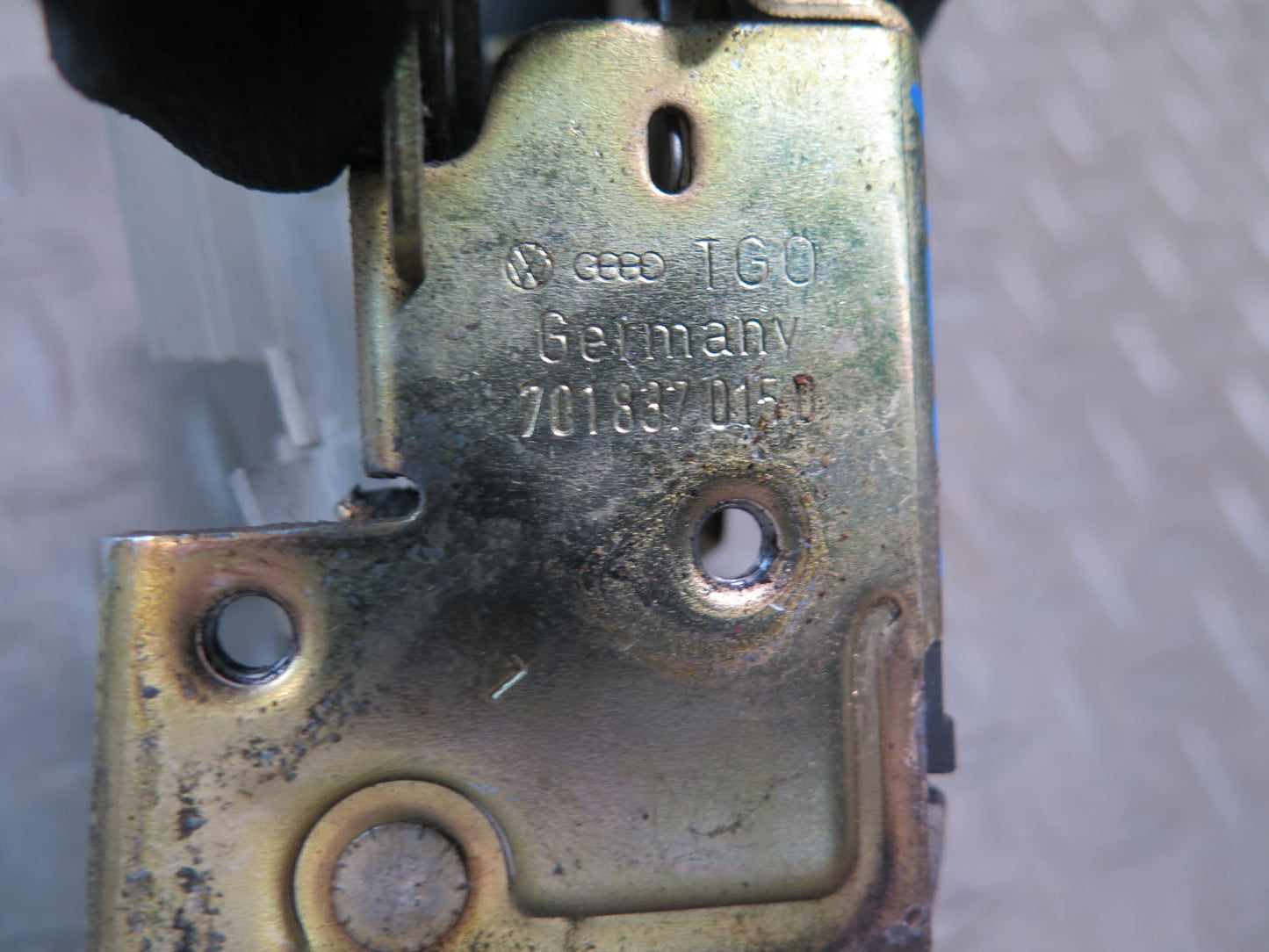 97-03 VW Eurovan T4 Front Left Driver Door Lock Latch 701837015D OEM