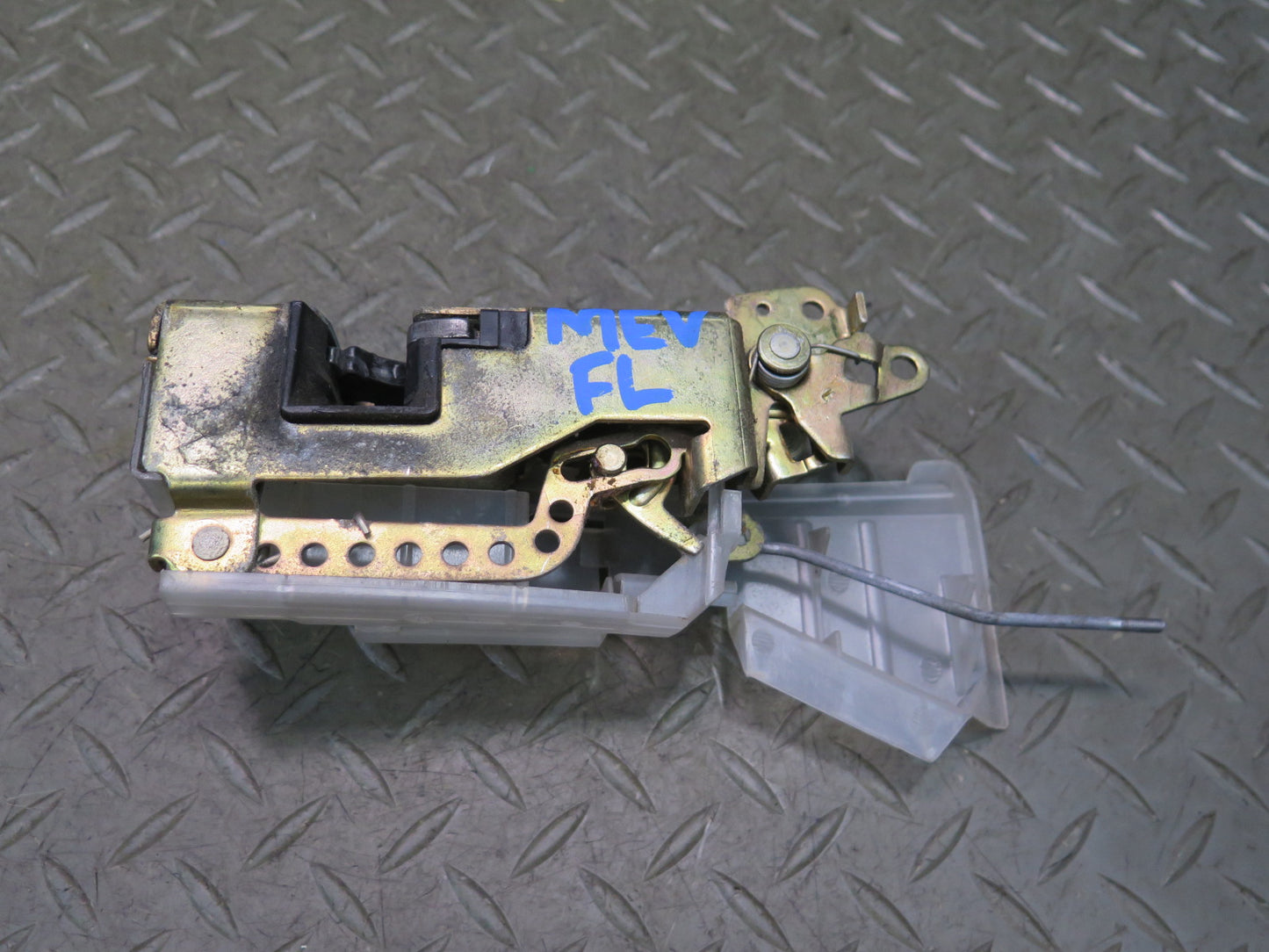 97-03 VW Eurovan T4 Front Left Driver Door Lock Latch 701837015D OEM