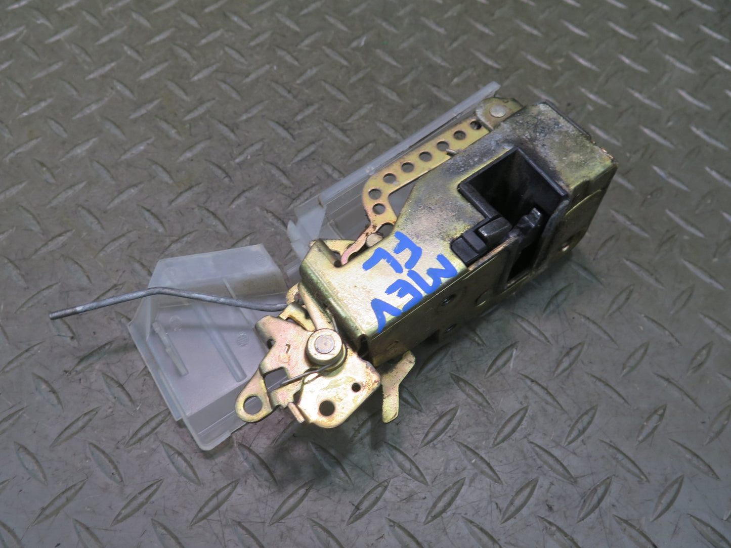 97-03 VW Eurovan T4 Front Left Driver Door Lock Latch 701837015D OEM