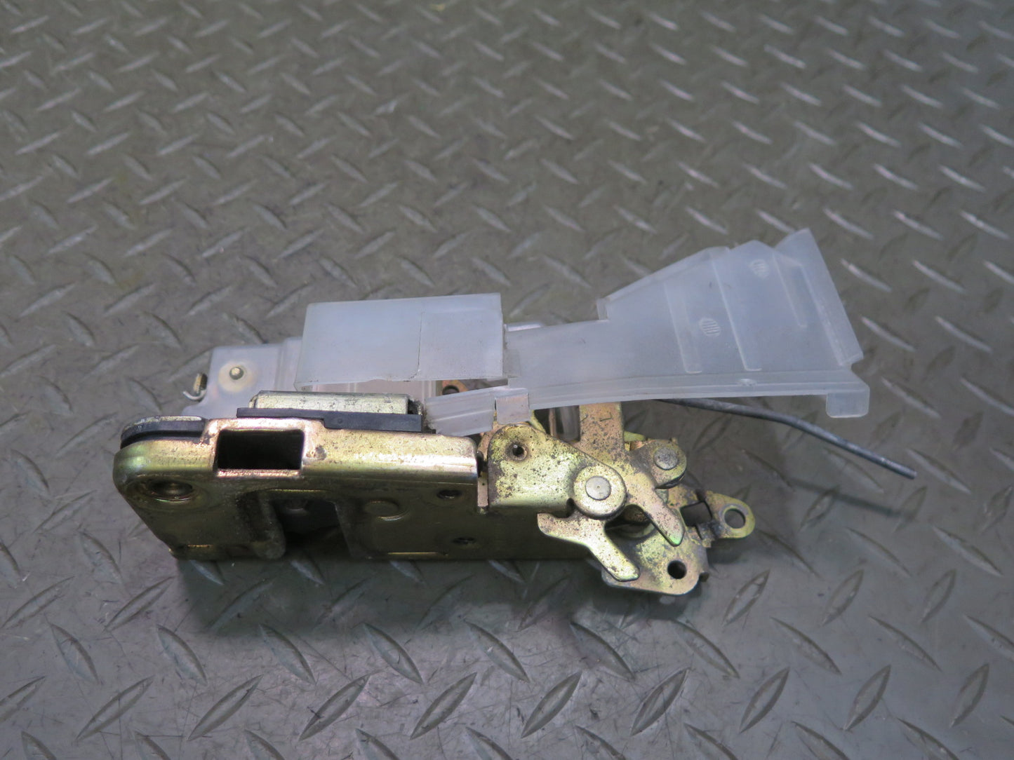 97-03 VW Eurovan T4 Front Left Driver Door Lock Latch 701837015D OEM