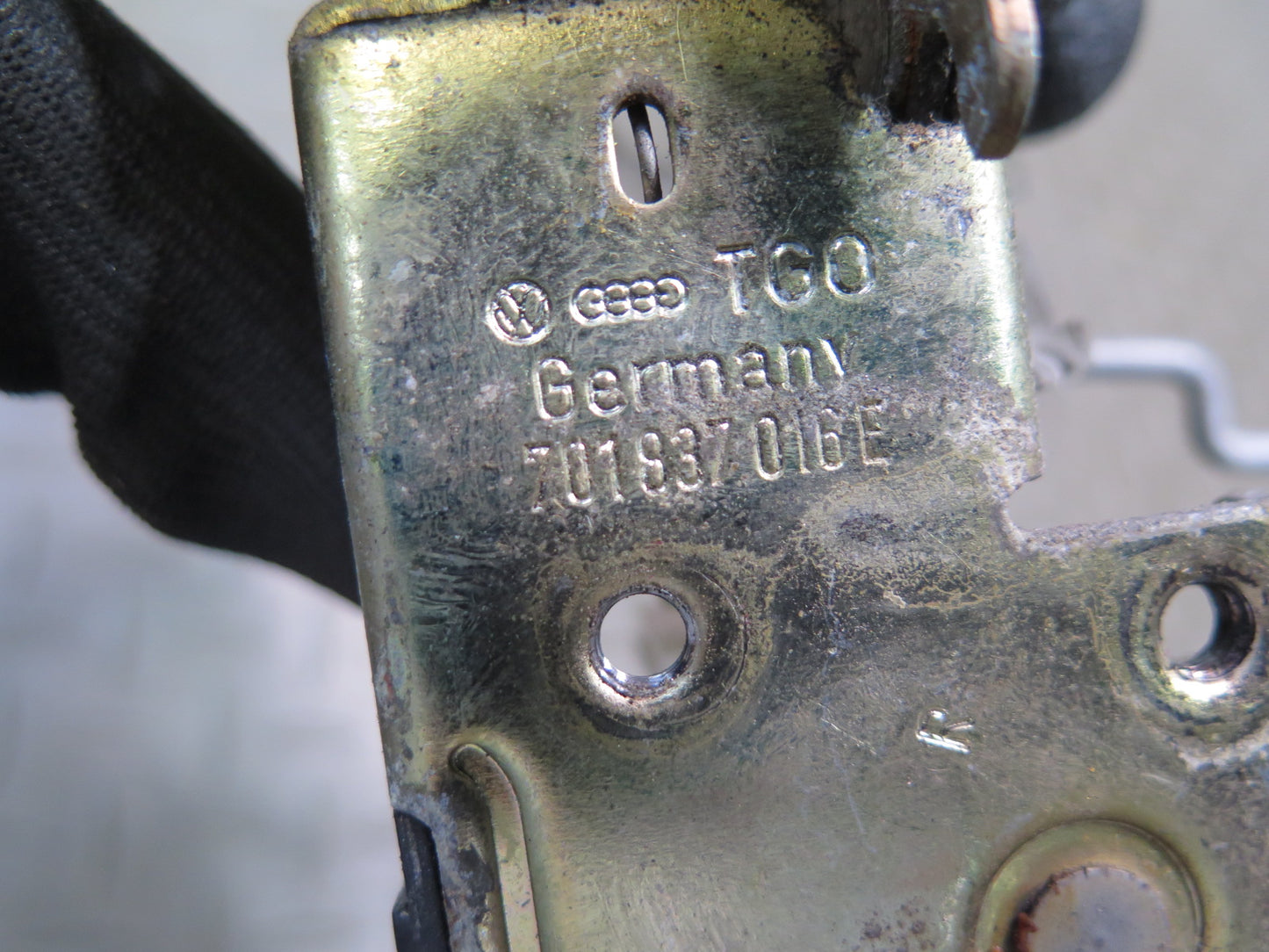 97-03 VW Eurovan T4 Front Right Door Lock Latch 701837016E OEM
