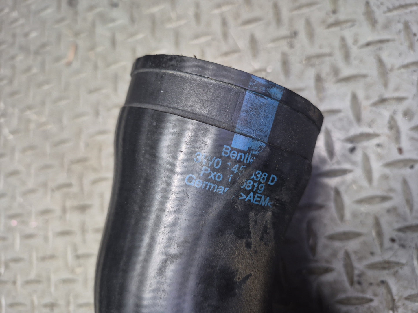 03-10 Bentley Continental GT Right Intercooler Hose Pipe Line 3W0145838D