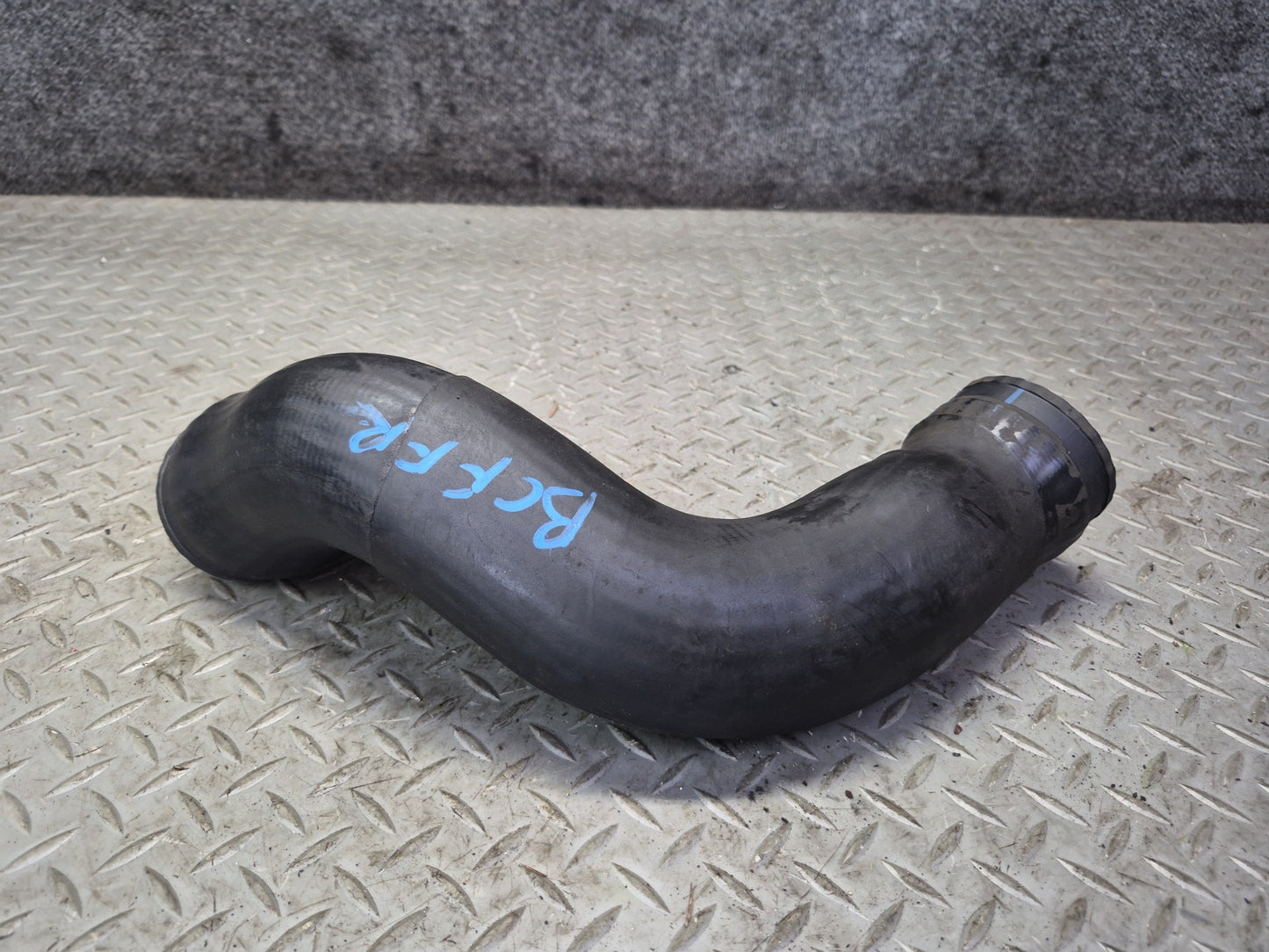 03-10 Bentley Continental GT Right Intercooler Hose Pipe Line 3W0145838D