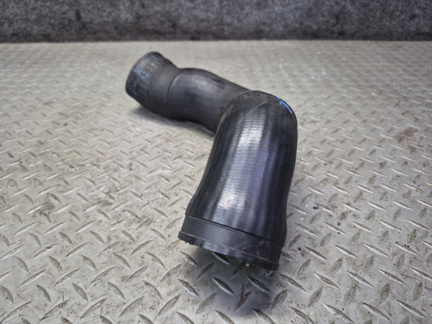 03-10 Bentley Continental GT Right Intercooler Hose Pipe Line 3W0145838D
