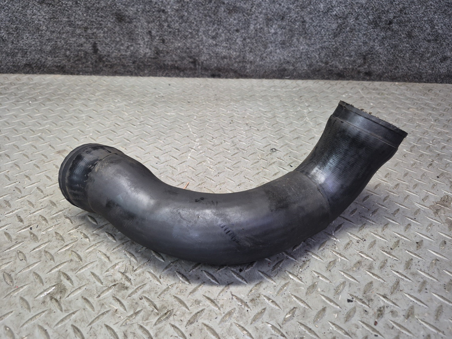 03-10 Bentley Continental GT Right Intercooler Hose Pipe Line 3W0145838D