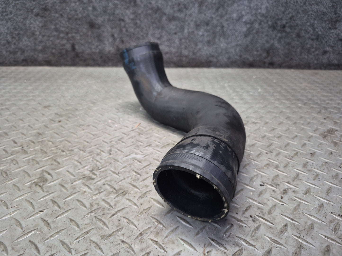 03-10 Bentley Continental GT Right Intercooler Hose Pipe Line 3W0145838D