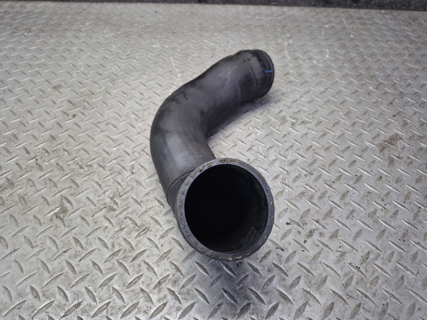 03-10 Bentley Continental GT Right Intercooler Hose Pipe Line 3W0145838D