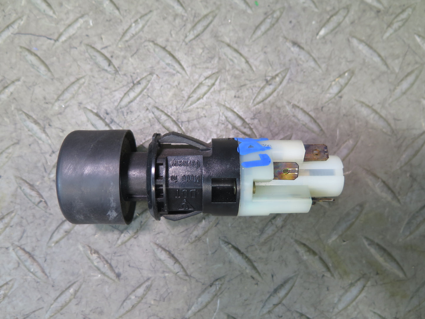 1984-1991 Porsche 928 Hazard Warning Blinker Button Switch 92861310501