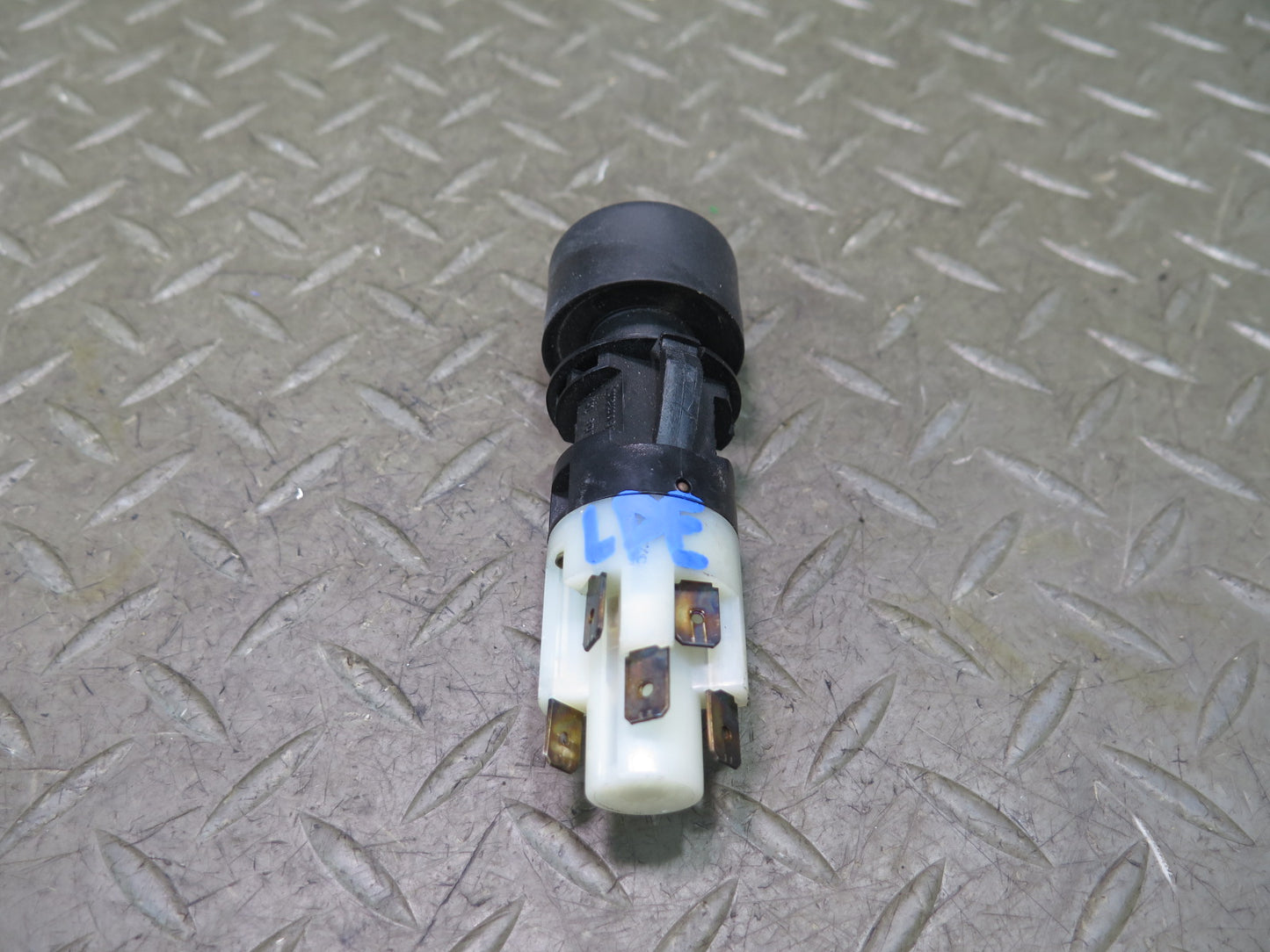 1984-1991 Porsche 928 Hazard Warning Blinker Button Switch 92861310501