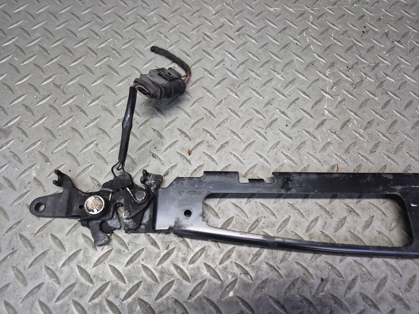 03-10 Bentley Continental GT Front Hood Bonnet Lock Latch Assembly 3W0823509G