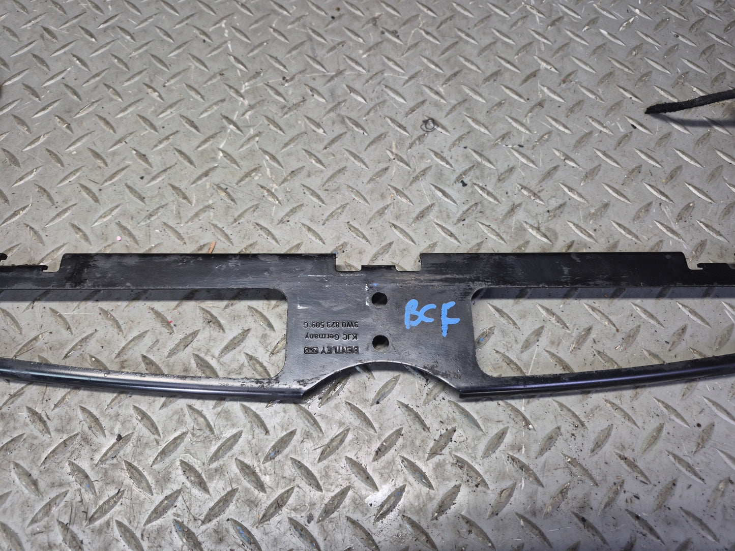 03-10 Bentley Continental GT Front Hood Bonnet Lock Latch Assembly 3W0823509G