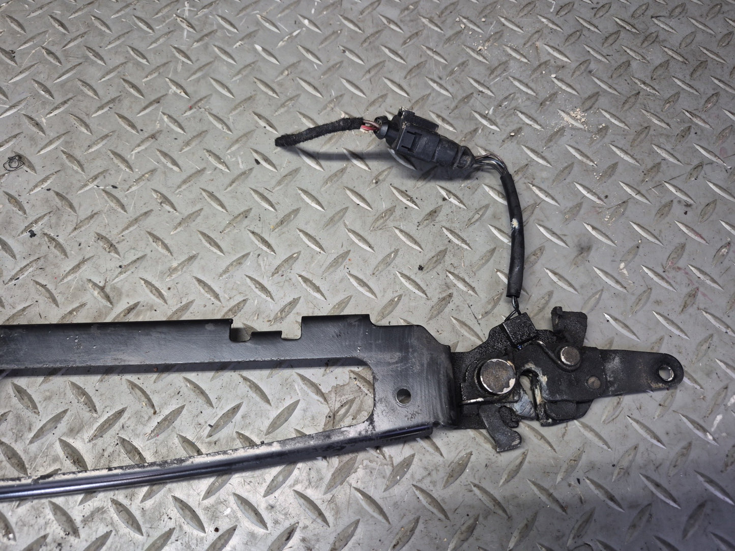 03-10 Bentley Continental GT Front Hood Bonnet Lock Latch Assembly 3W0823509G