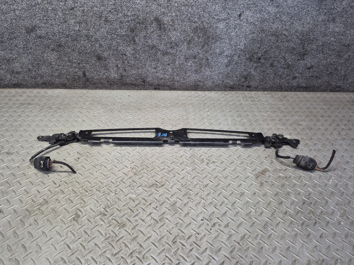 03-10 Bentley Continental GT Front Hood Bonnet Lock Latch Assembly 3W0823509G