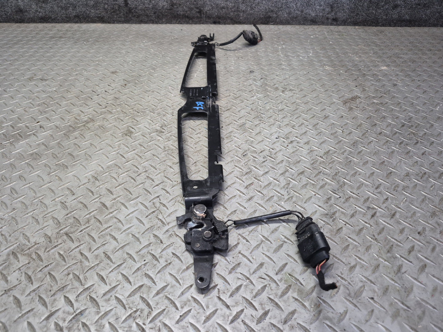 03-10 Bentley Continental GT Front Hood Bonnet Lock Latch Assembly 3W0823509G
