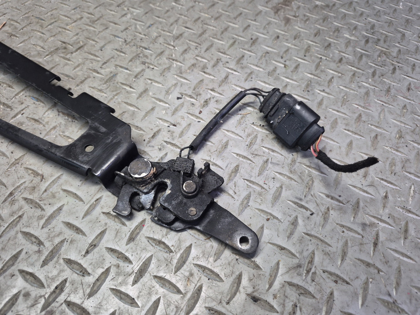 03-10 Bentley Continental GT Front Hood Bonnet Lock Latch Assembly 3W0823509G