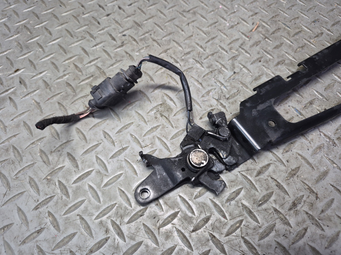 03-10 Bentley Continental GT Front Hood Bonnet Lock Latch Assembly 3W0823509G