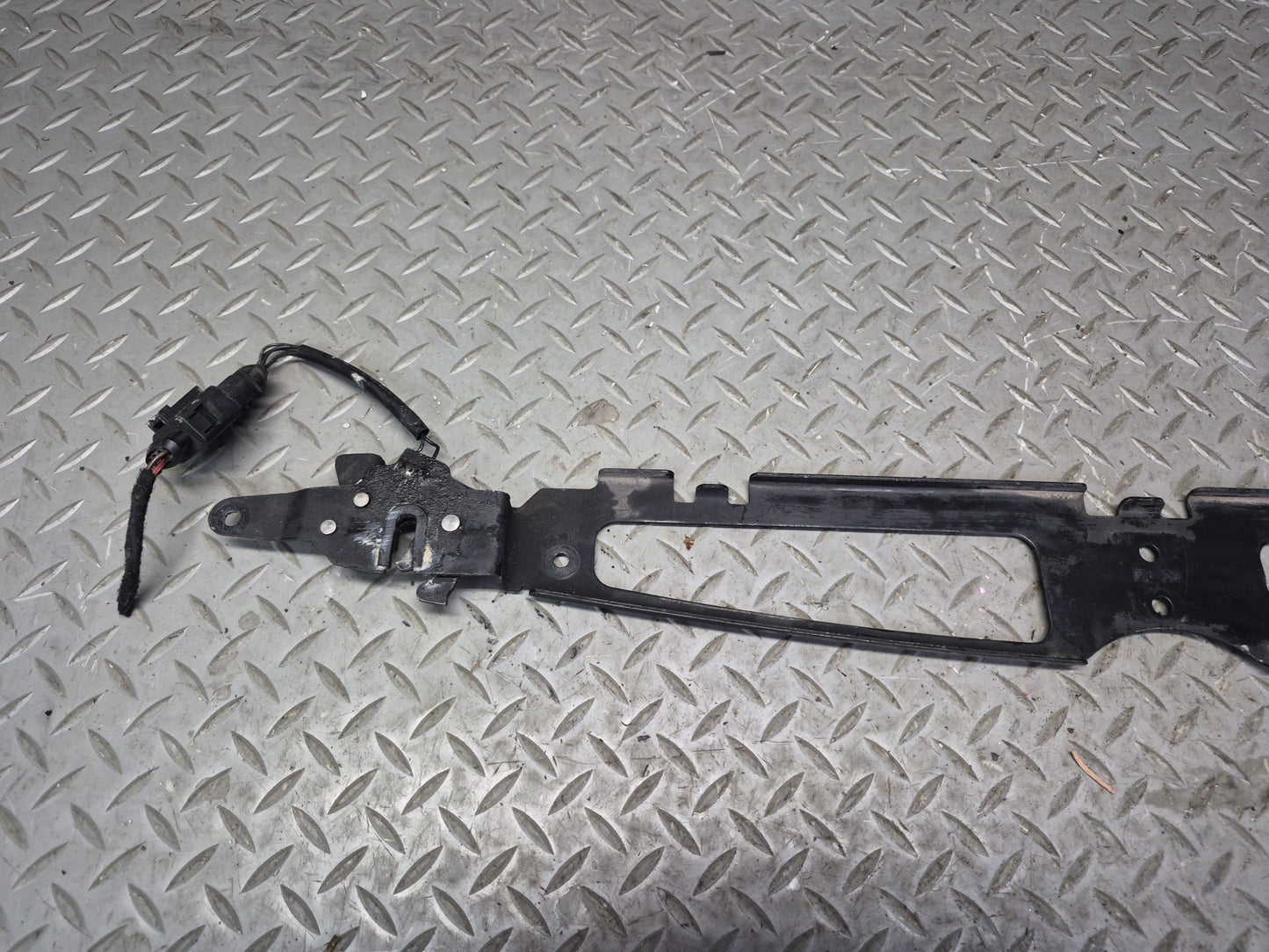 03-10 Bentley Continental GT Front Hood Bonnet Lock Latch Assembly 3W0823509G