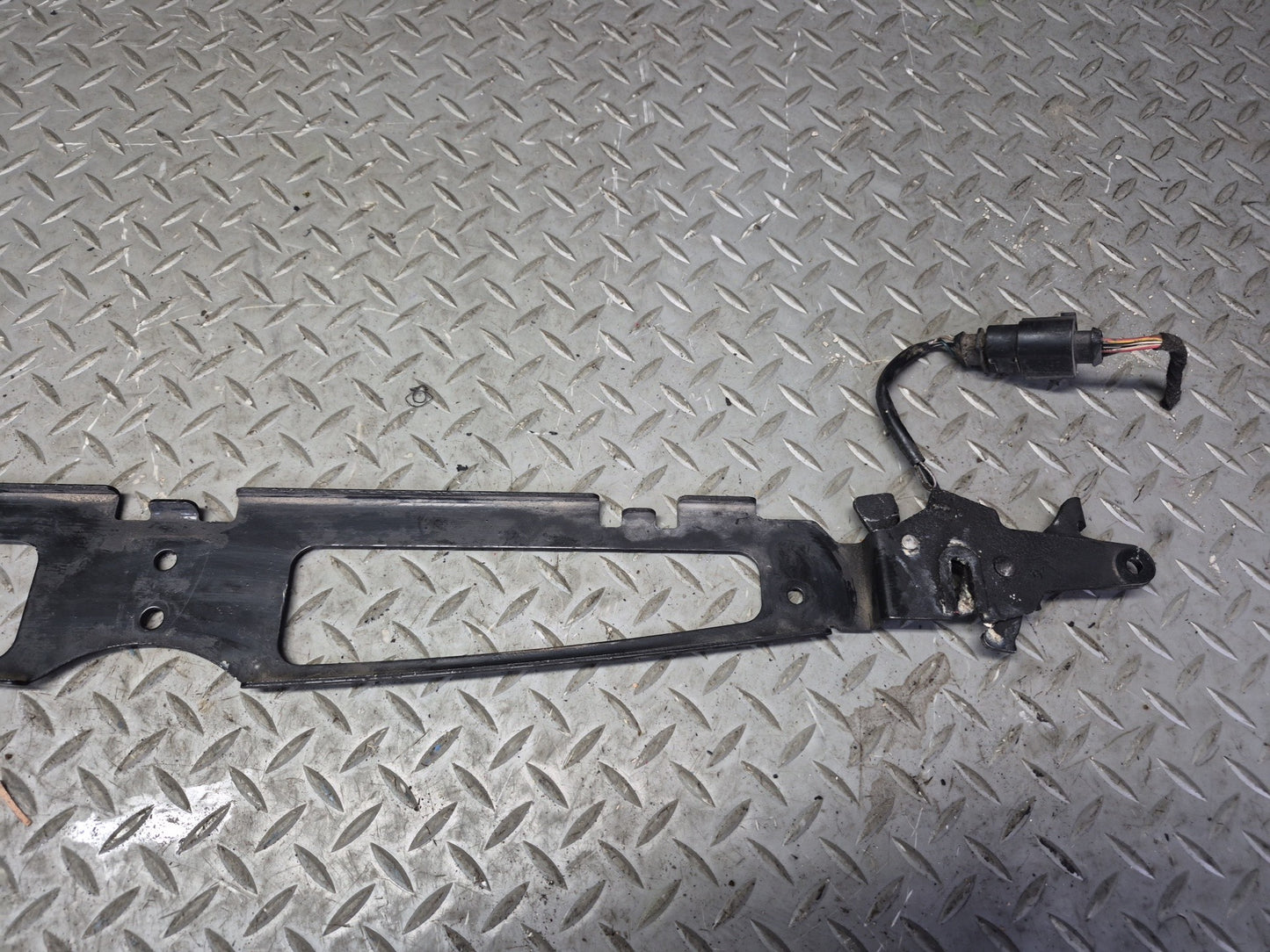 03-10 Bentley Continental GT Front Hood Bonnet Lock Latch Assembly 3W0823509G