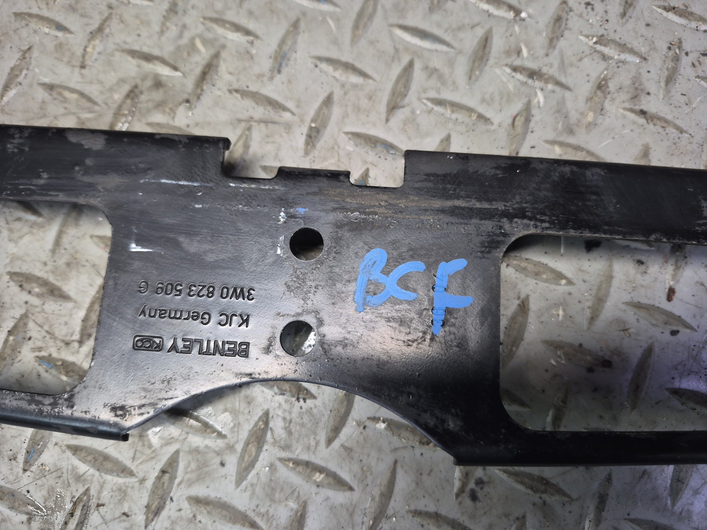 03-10 Bentley Continental GT Front Hood Bonnet Lock Latch Assembly 3W0823509G