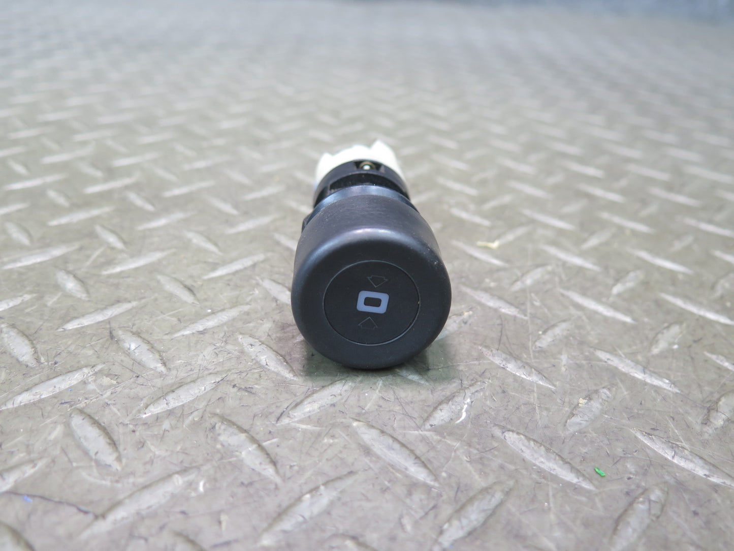 1984-1991 Porsche 928 Odometer Trip Reset Button Switch 92861312500