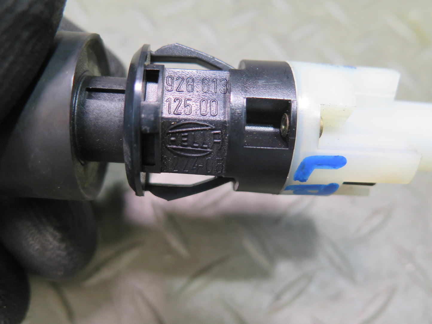 1984-1991 Porsche 928 Odometer Trip Reset Button Switch 92861312500