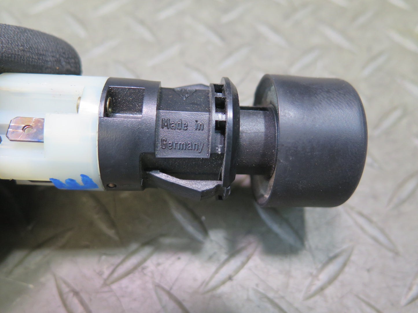 1984-1991 Porsche 928 Odometer Trip Reset Button Switch 92861312500