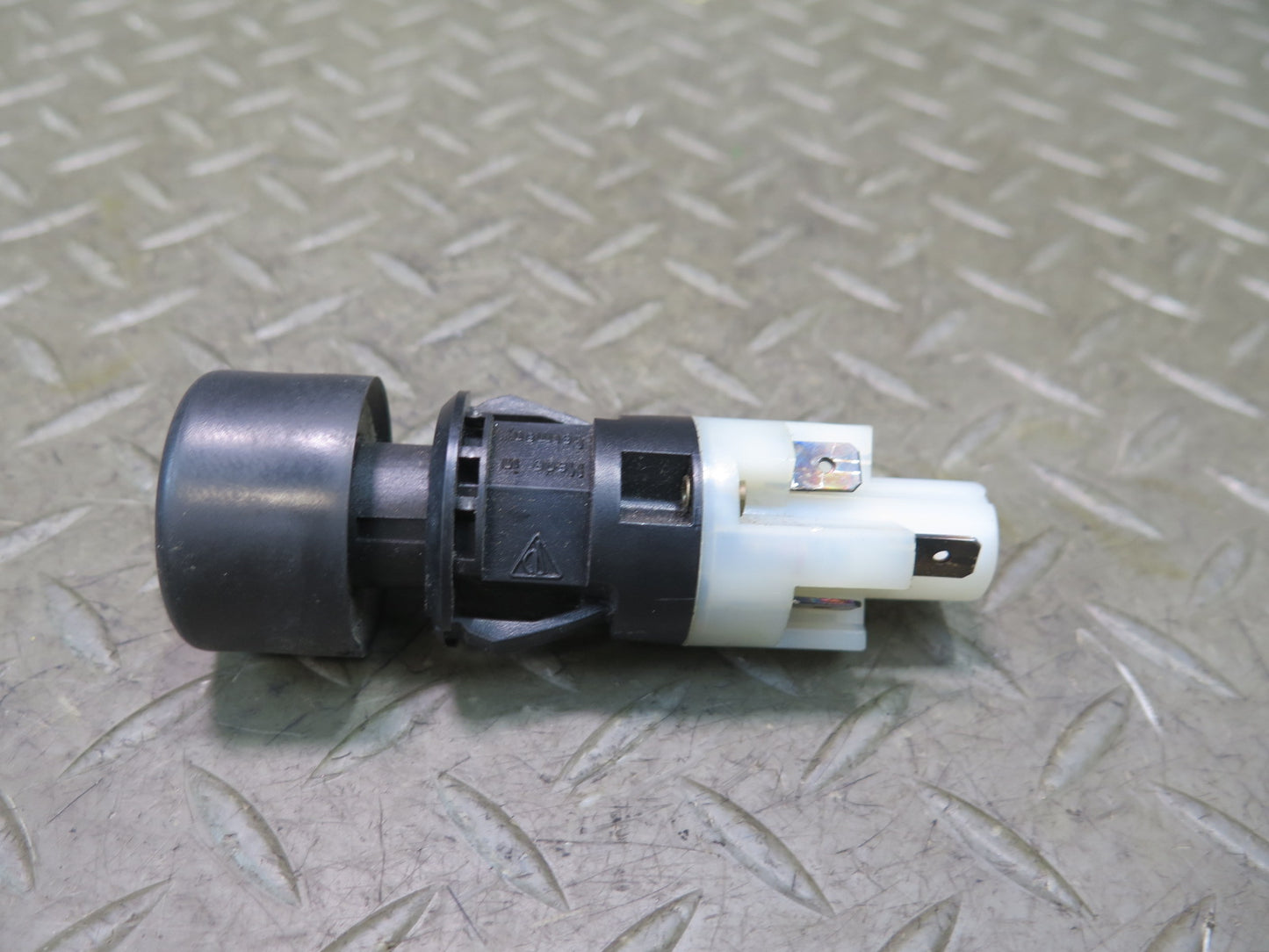 1984-1991 Porsche 928 Odometer Trip Reset Button Switch 92861312500